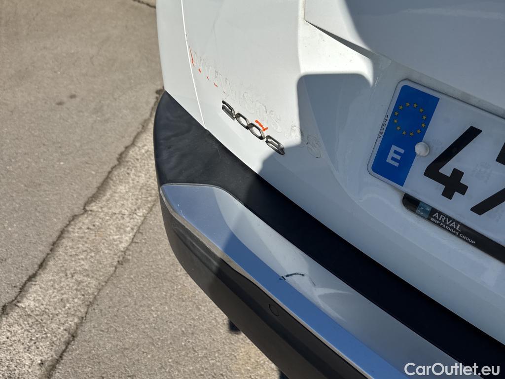  Peugeot  2008 PEUGEOT  / 2019 / 5P / todoterreno Allure BlueHDI 81kW (110CV) #25