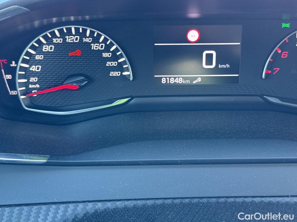  Peugeot  2008 PEUGEOT  / 2019 / 5P / todoterreno Allure BlueHDI 81kW (110CV) #28