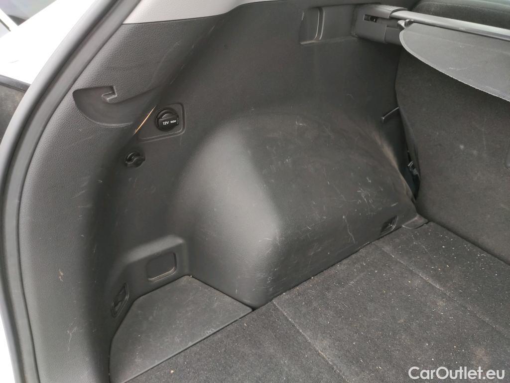  Hyundai  Tucson HYUNDAI  / 2018 / 5P / todoterreno 1.6 CRDI 85kW (116CV) 48V SLE 4X2(SP)(SL) #25