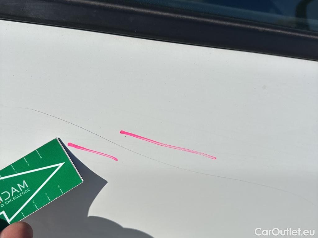  Peugeot  2008 PEUGEOT  / 2019 / 5P / todoterreno Allure BlueHDI 81kW (110CV) #17