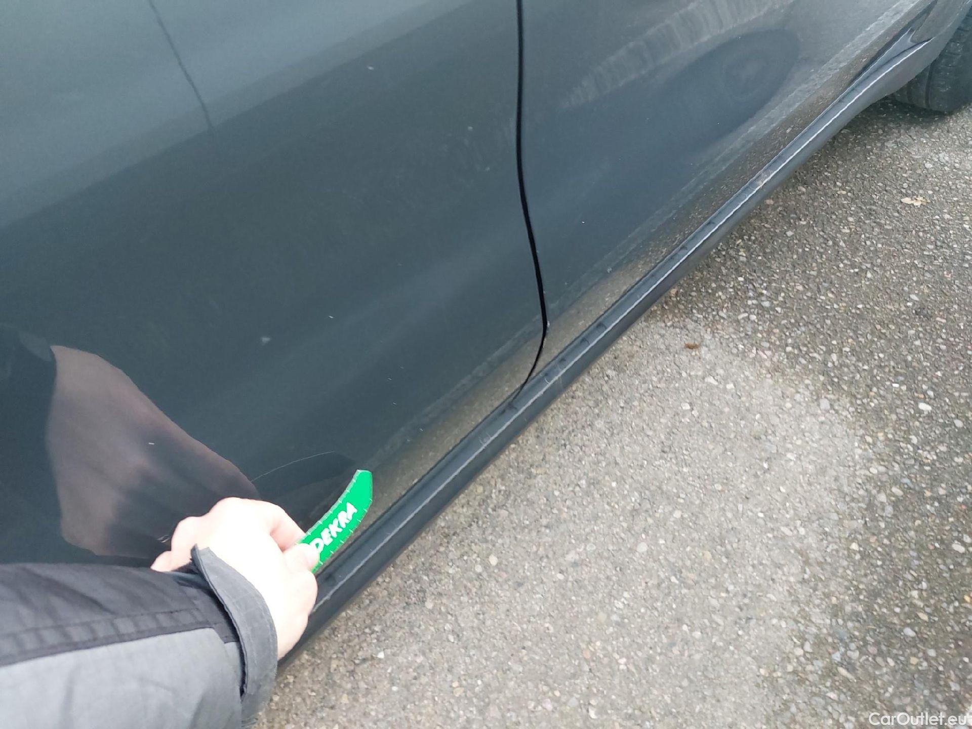  KIA  Sportage KIA  1.6 MHEV Drive 100kW(136CV) 4x2(Crist Tintados)(CX) #24