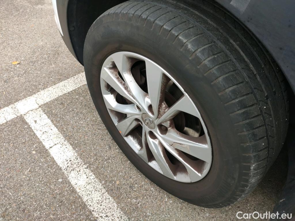  Hyundai  Tucson HYUNDAI  / 2018 / 5P / todoterreno 1.6 CRDI 85kW (116CV) 48V SLE 4X2(SP)(SL) #9