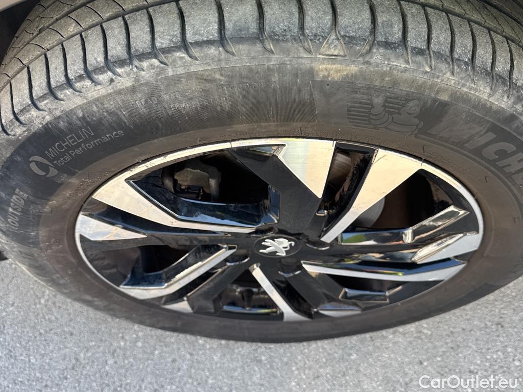  Peugeot  2008 PEUGEOT  / 2019 / 5P / todoterreno Allure BlueHDI 81kW (110CV) #10