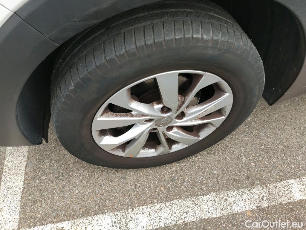  Hyundai  Tucson HYUNDAI  / 2018 / 5P / todoterreno 1.6 CRDI 85kW (116CV) 48V SLE 4X2(SP)(SL) #17