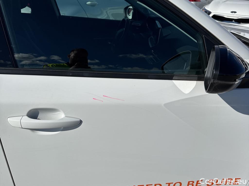  Peugeot  2008 PEUGEOT  / 2019 / 5P / todoterreno Allure BlueHDI 81kW (110CV) #16