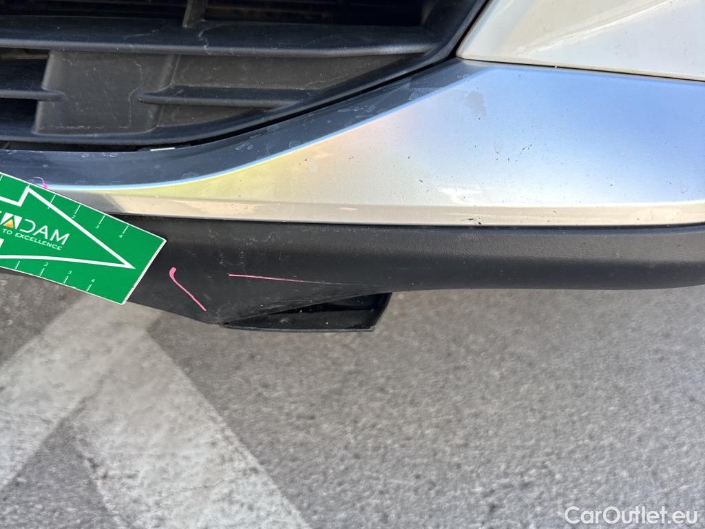  Peugeot  2008 PEUGEOT  / 2019 / 5P / todoterreno Allure BlueHDI 81kW (110CV) #4