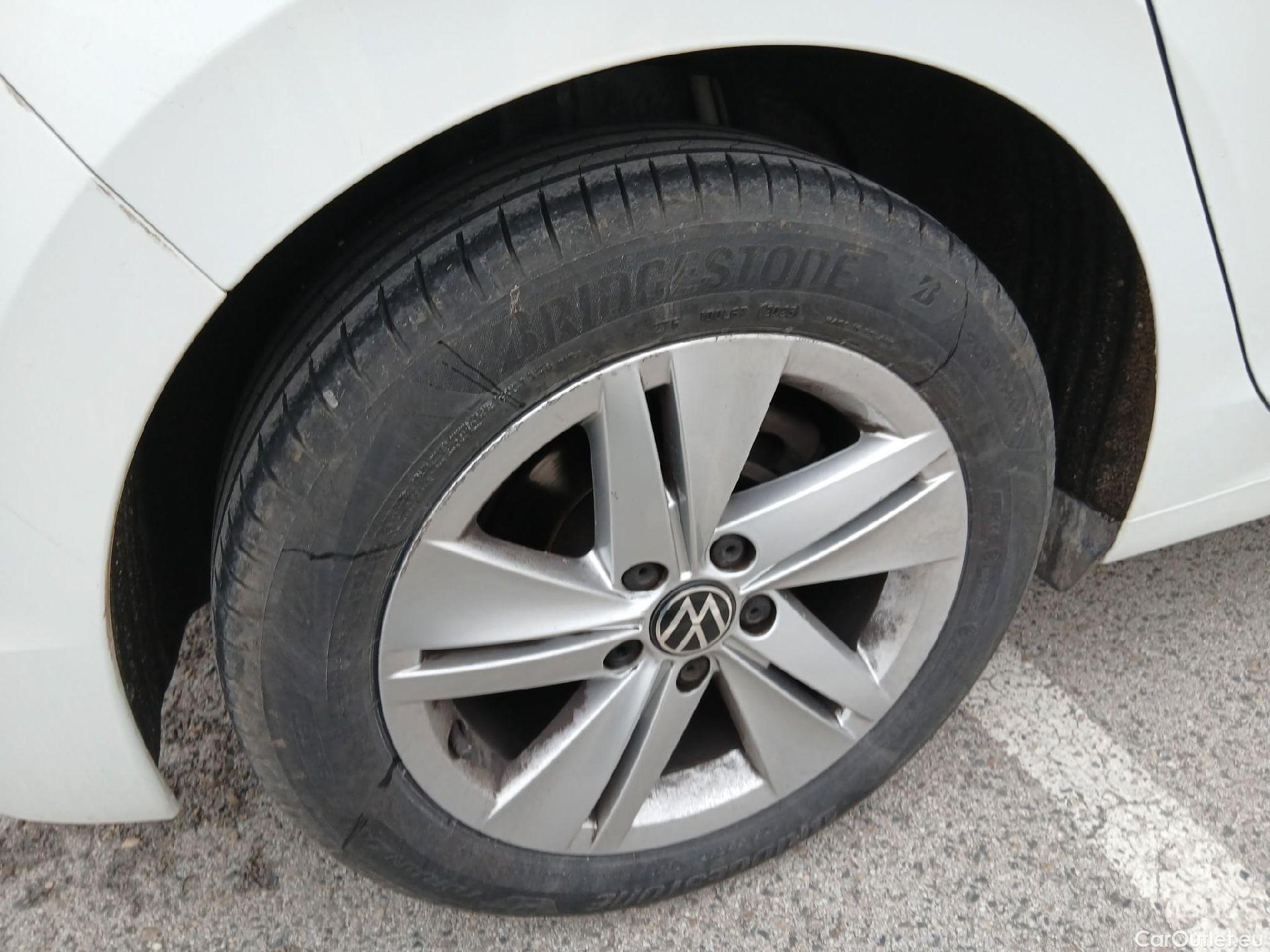  Volkswagen  Golf  VOLKSWAGEN / 2020 / 5P / berlina con portón 2.0 TDI 85kW (115CV) #21