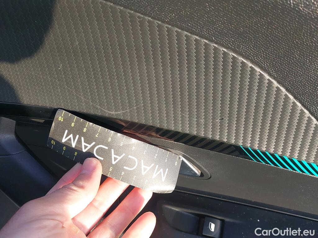  Peugeot  2008 PEUGEOT  / 2019 / 5P / todoterreno Allure BlueHDI 81kW (110CV) #9