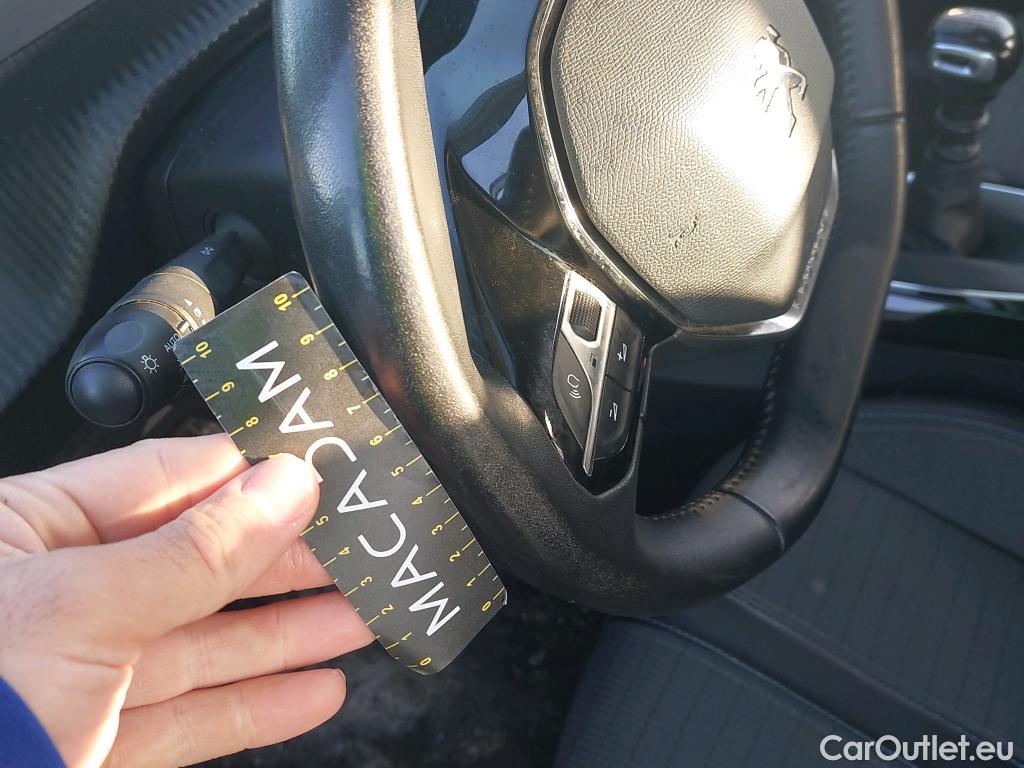  Peugeot  2008 PEUGEOT  / 2019 / 5P / todoterreno Allure BlueHDI 81kW (110CV) #15