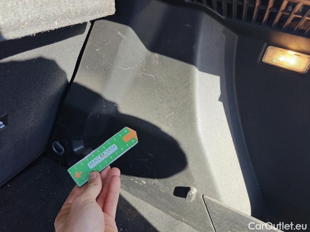  Peugeot  2008 PEUGEOT  / 2023 / 5P / todoterreno Style Gasolina 100 S&S 6 Vel. MAN(SP) #33