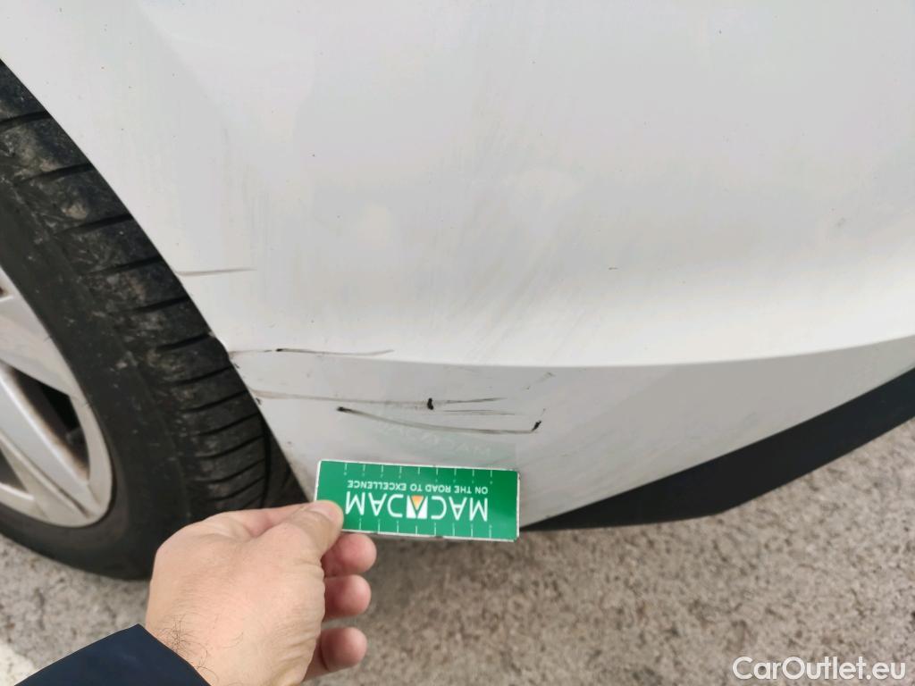  Volkswagen  Golf  VOLKSWAGEN / 2020 / 5P / berlina con portón 2.0 TDI 85kW (115CV) #4