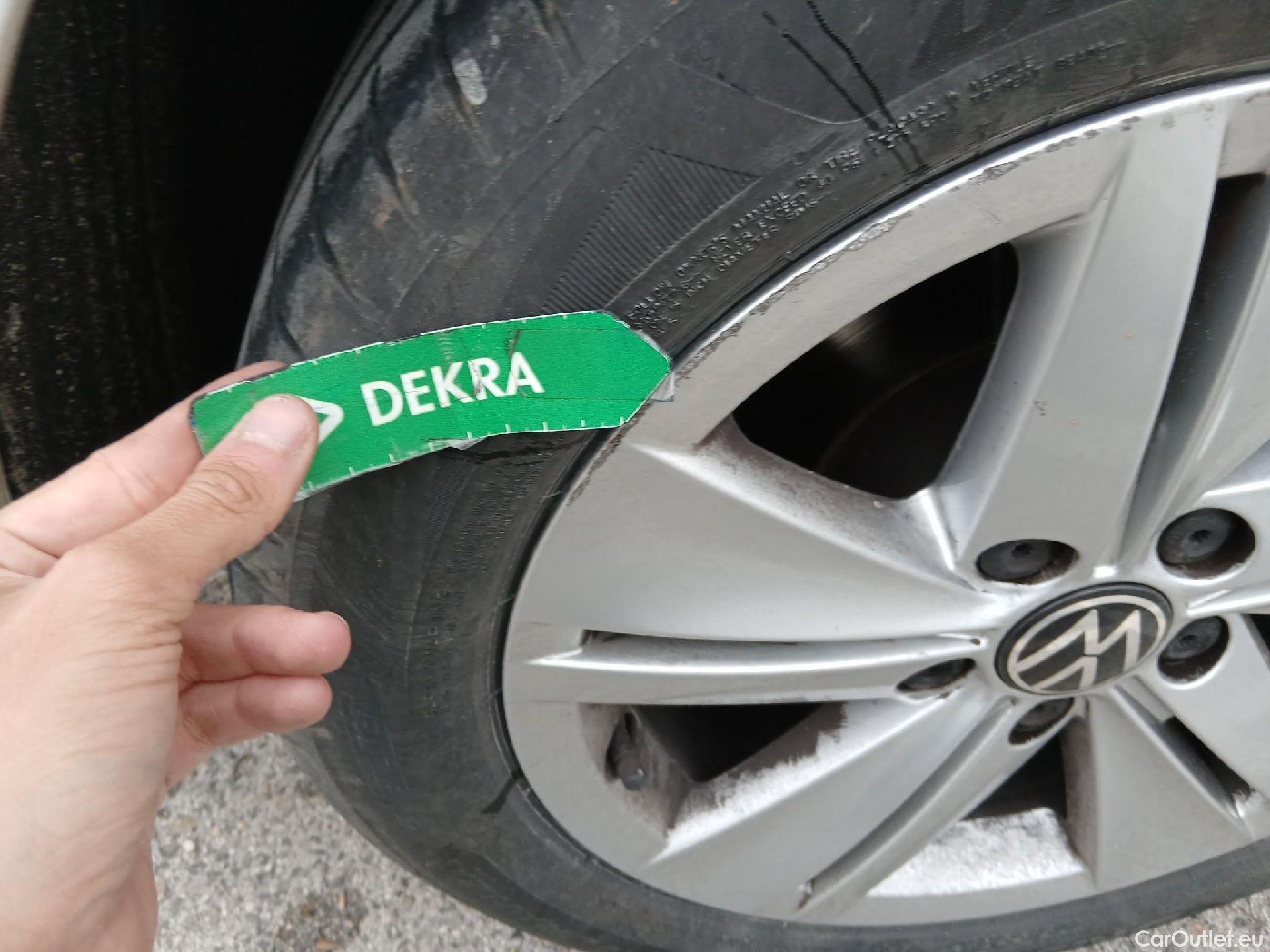  Volkswagen  Golf  VOLKSWAGEN / 2020 / 5P / berlina con portón 2.0 TDI 85kW (115CV) #20