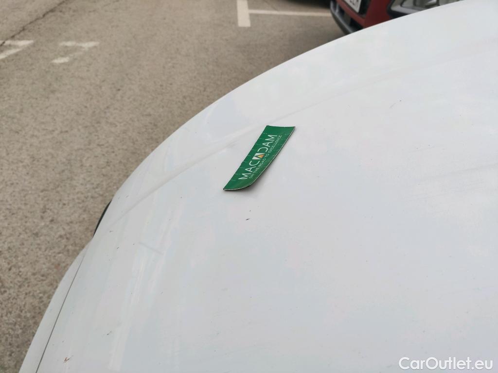  Volkswagen  Golf  VOLKSWAGEN / 2020 / 5P / berlina con portón 2.0 TDI 85kW (115CV) #2