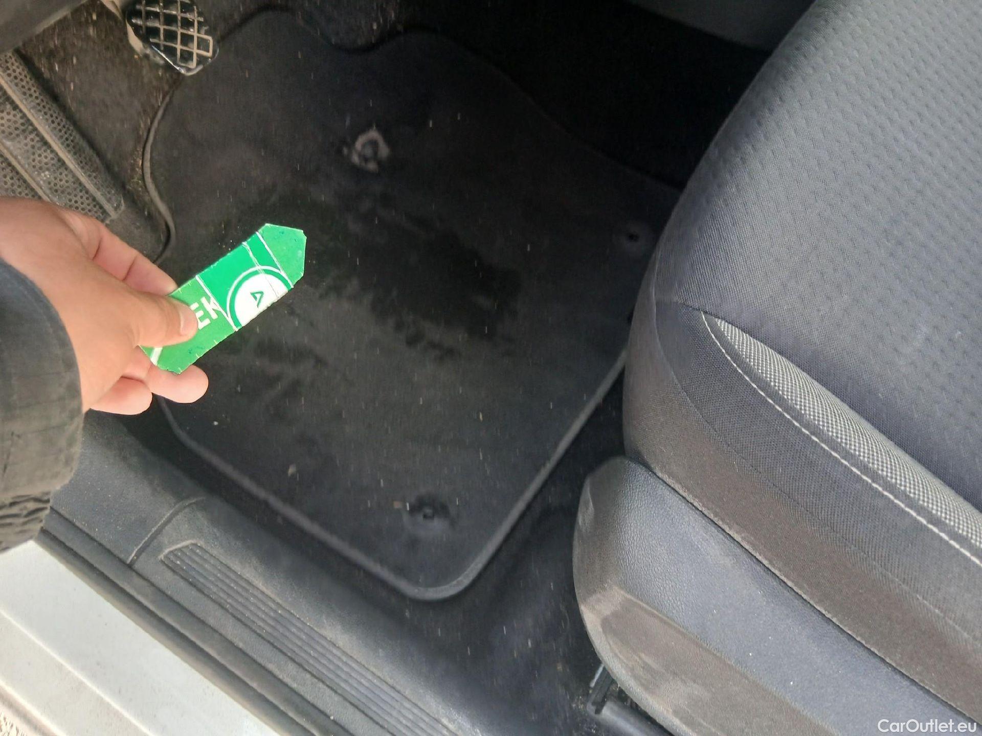  Volkswagen  Polo VOLKSWAGEN  / 2021 / 5P / berlina con portón Life 1.0 TSI 70kW (95CV) #4