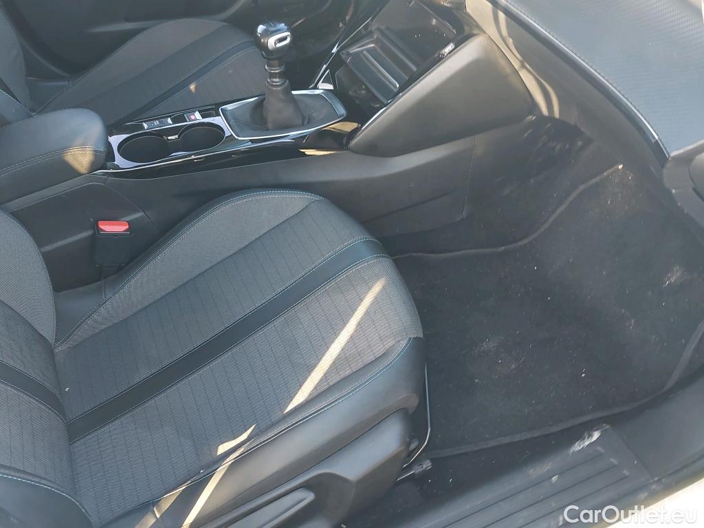  Peugeot  2008 PEUGEOT  / 2019 / 5P / todoterreno Allure BlueHDI 81kW (110CV) #23