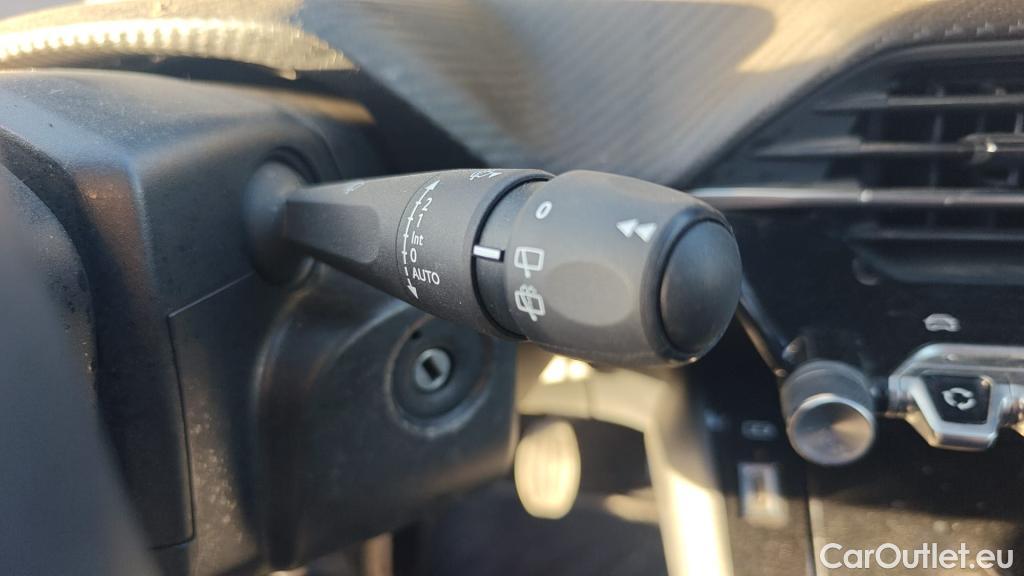  Peugeot  2008 PEUGEOT  / 2023 / 5P / todoterreno Style Gasolina 100 S&S 6 Vel. MAN(SP) #2