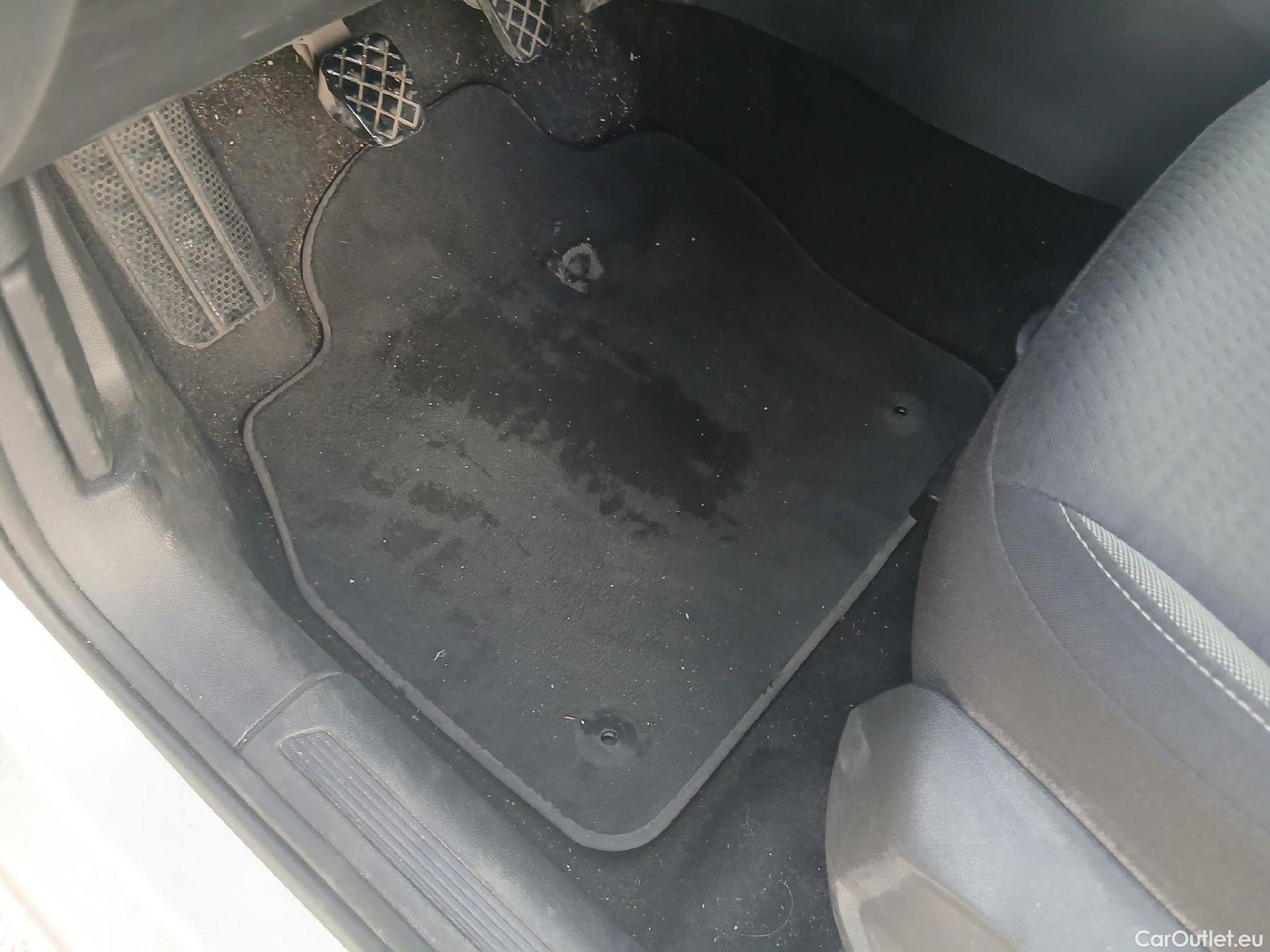  Volkswagen  Polo VOLKSWAGEN  / 2021 / 5P / berlina con portón Life 1.0 TSI 70kW (95CV) #3