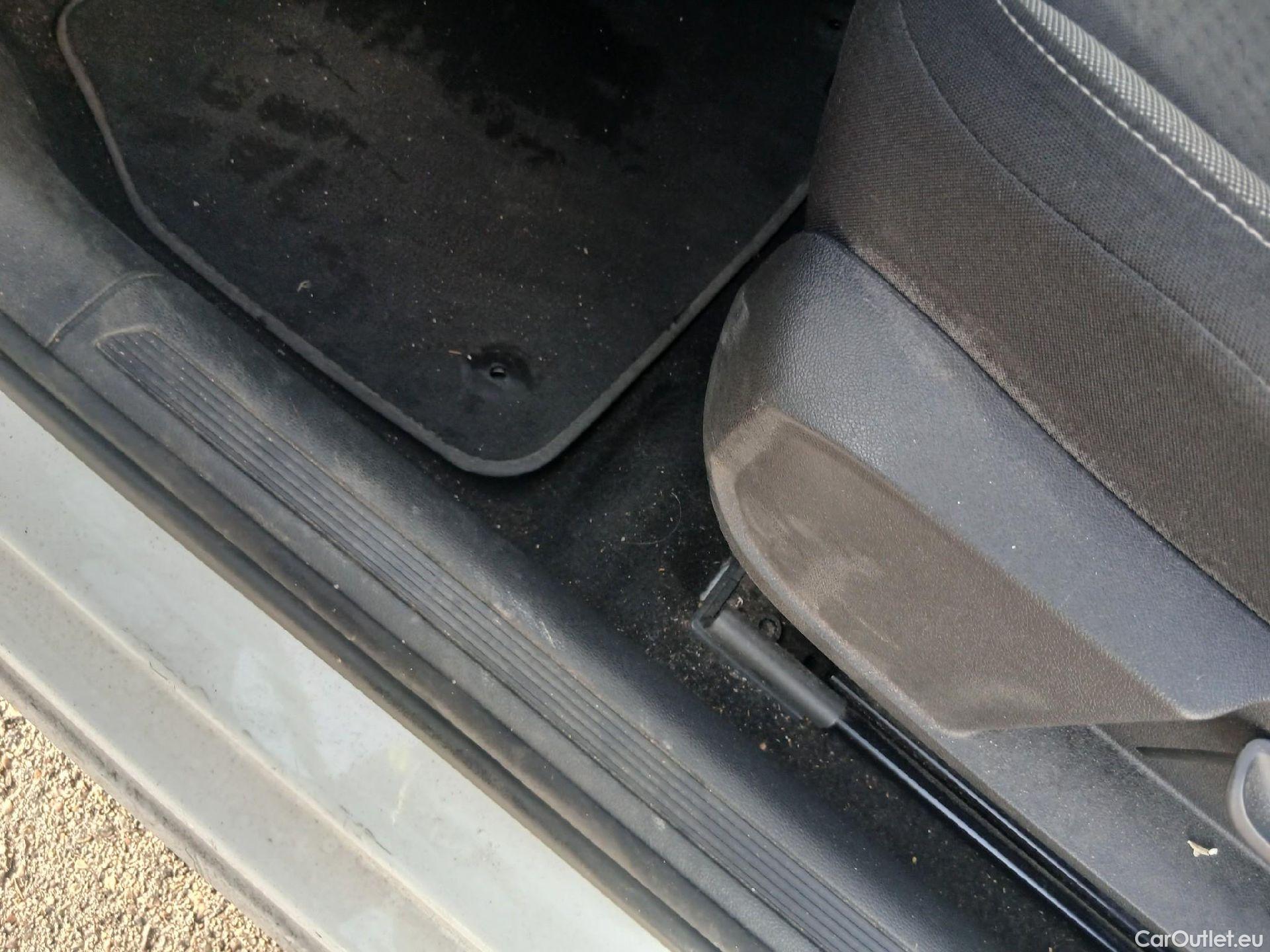  Volkswagen  Polo VOLKSWAGEN  / 2021 / 5P / berlina con portón Life 1.0 TSI 70kW (95CV) #2