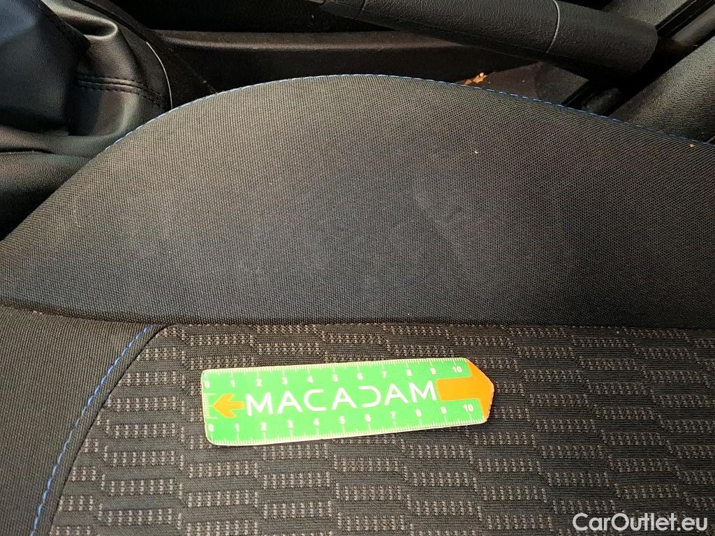  Peugeot  208  Signature 1.2 PureTech 80CV BVM5 E6dT #33