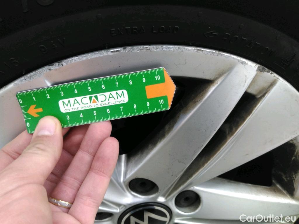  Volkswagen  Golf  VOLKSWAGEN SW / 2020 / 5P / Break 2.0 TDI SCR 115 BVM6 Life Business #24