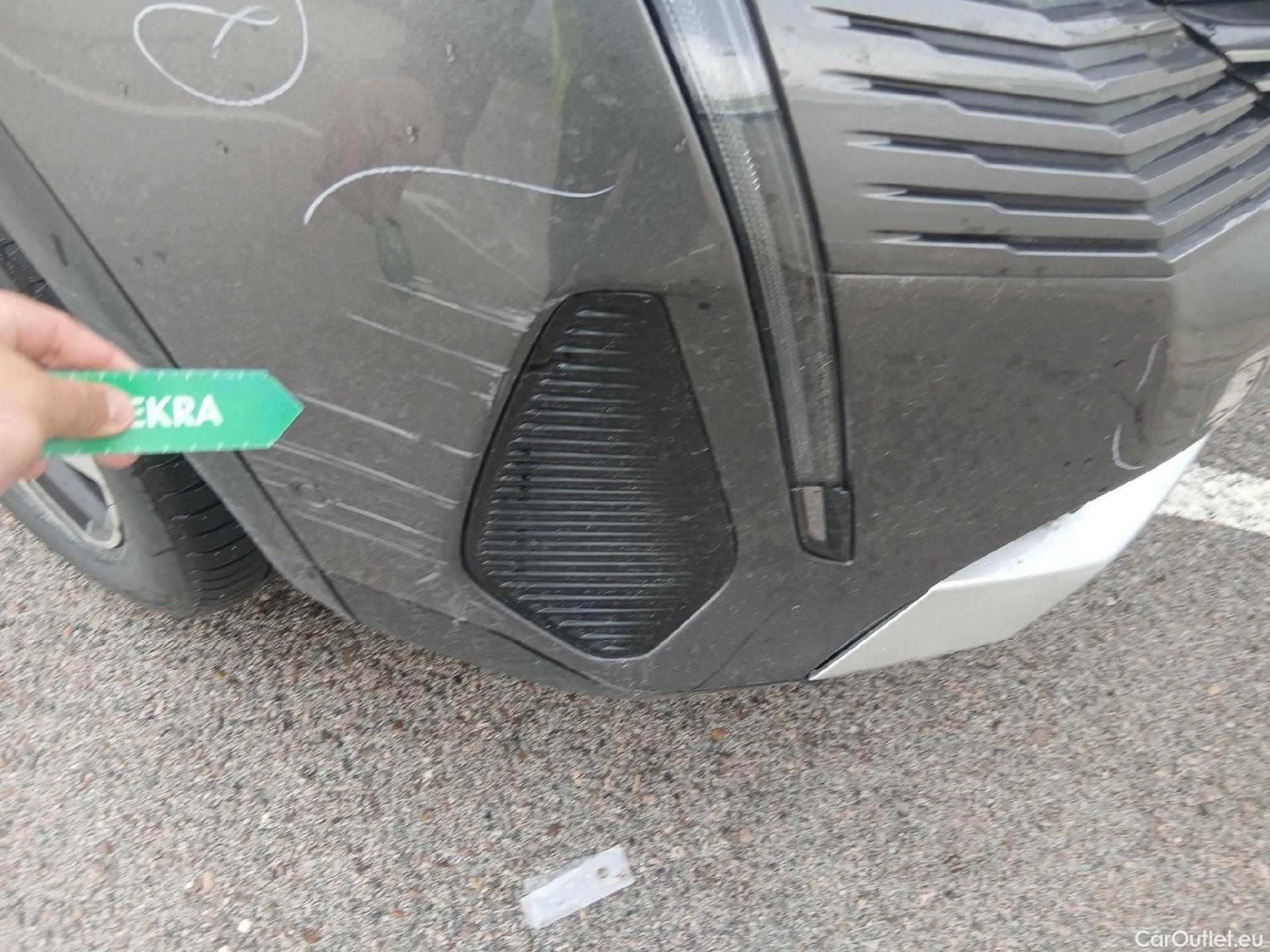  Peugeot  3008 PEUGEOT  Hybrid / 2020 / 5P / todoterreno 225 e-EAT8 Allure (AC2) #4