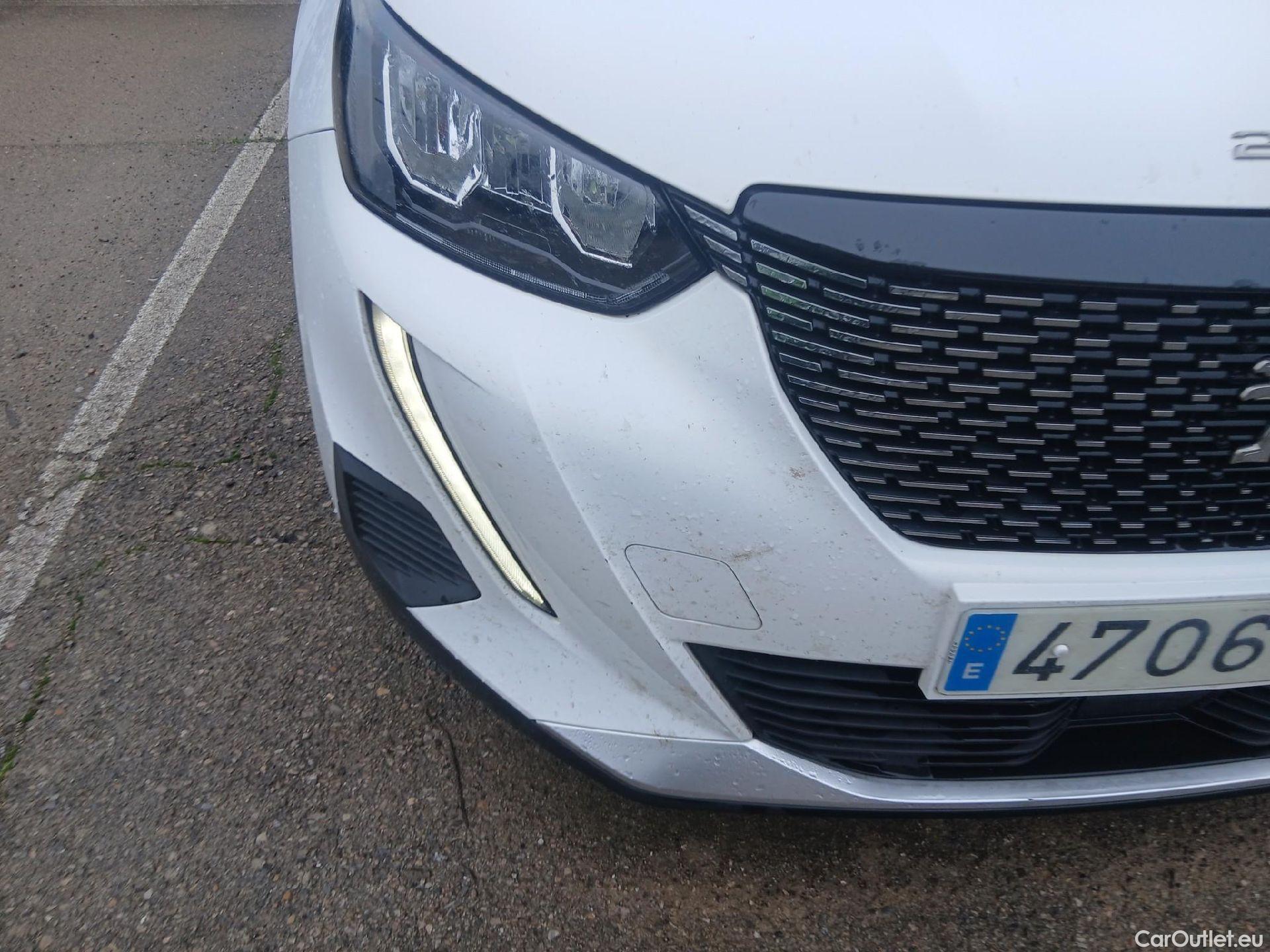  Peugeot  2008 PEUGEOT  / 2019 / 5P / todoterreno Allure BlueHDI 81kW (110CV) #1