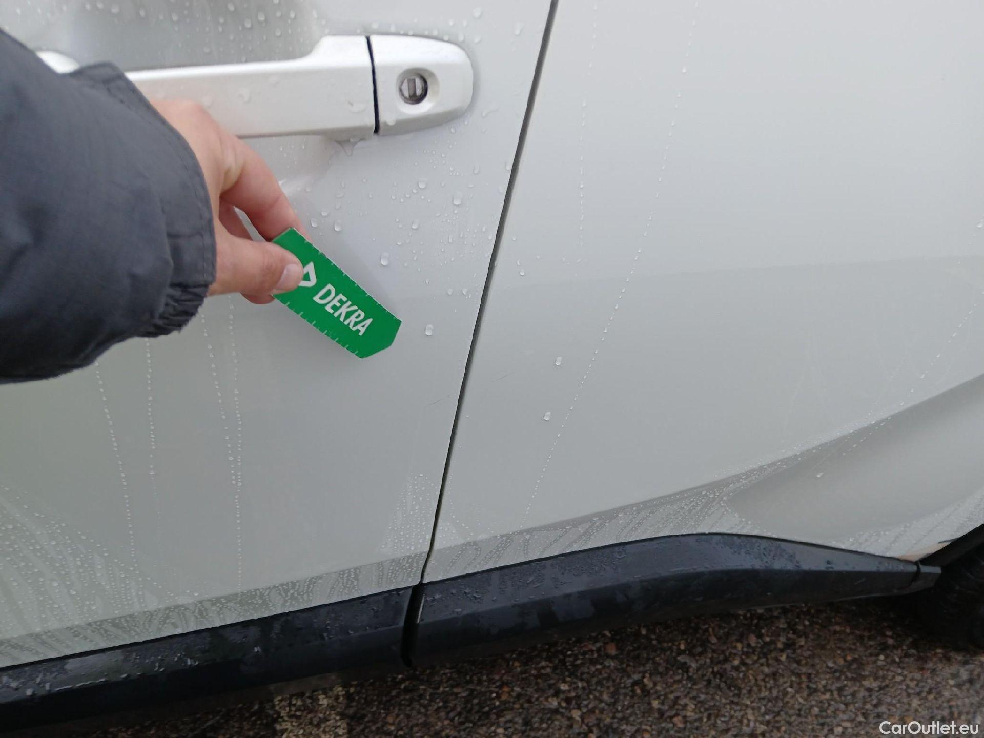  Toyota  C-HR TOYOTA  / 2019 / 5P / todoterreno 2.0 180H Advance #17