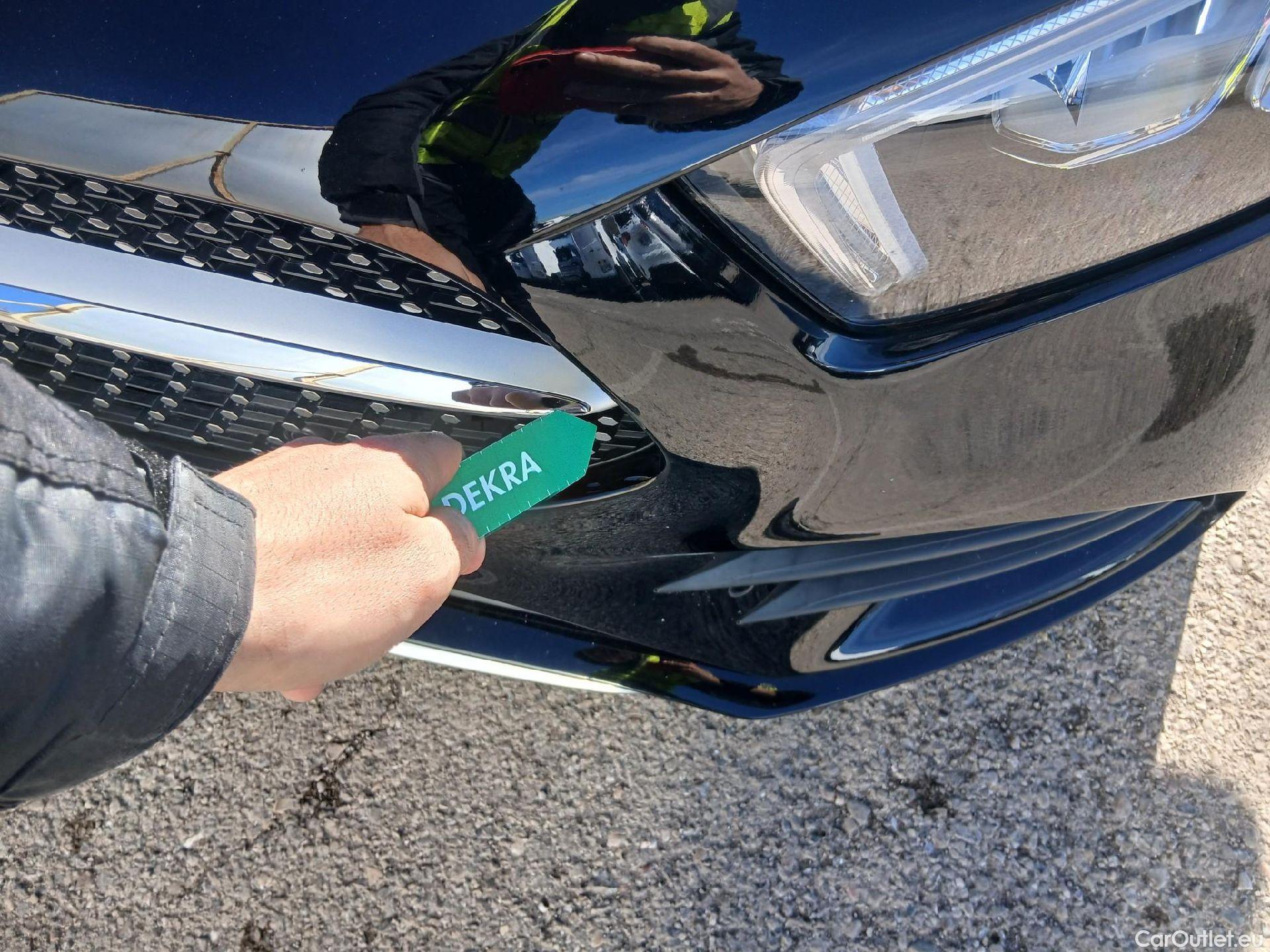  Mercedes  A-Klasse MERCEDES-BENZ Clase A / 2018 / 5P / berlina con portón A 200 #4