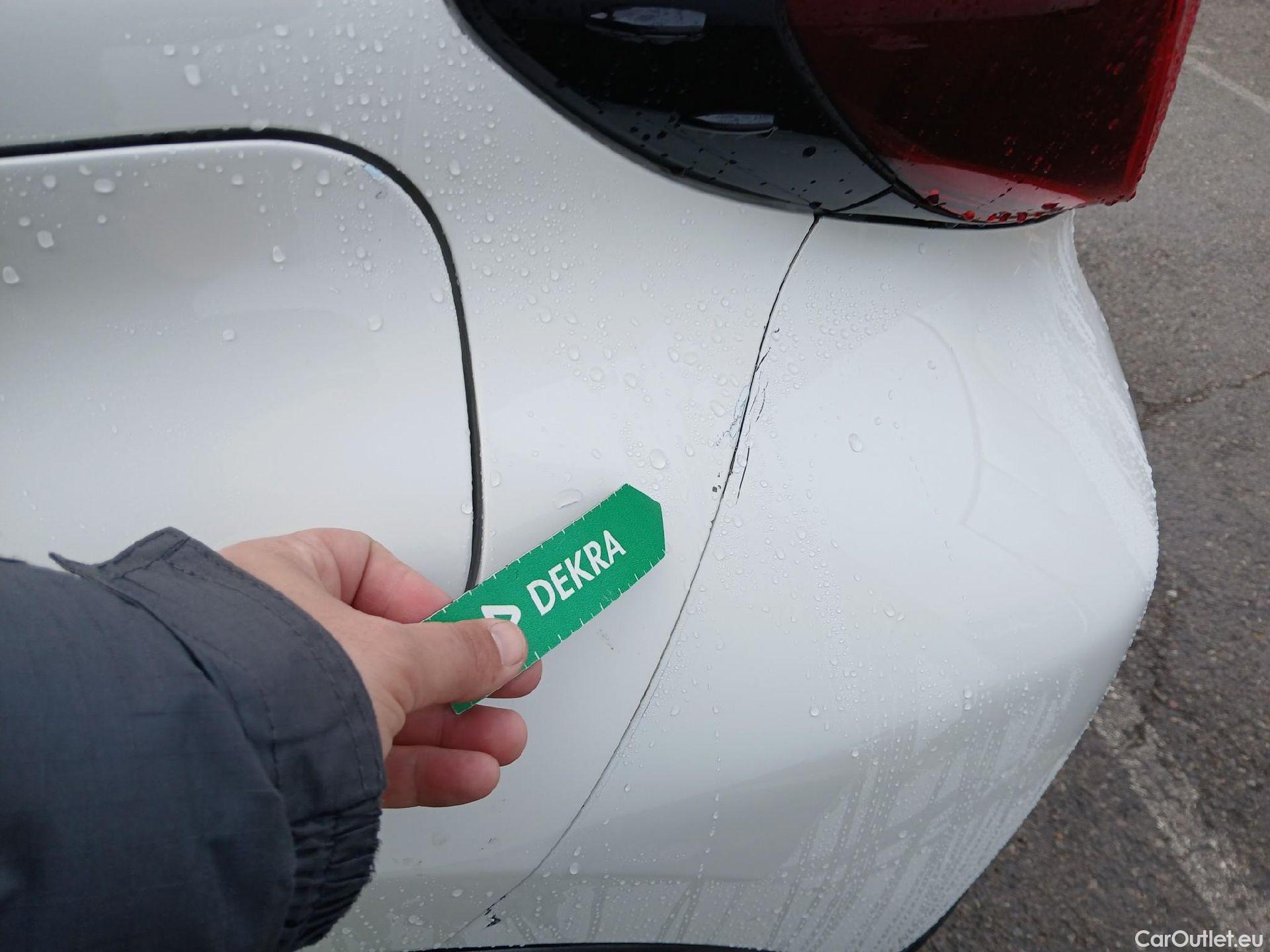  Toyota  C-HR TOYOTA  / 2019 / 5P / todoterreno 2.0 180H Advance #20