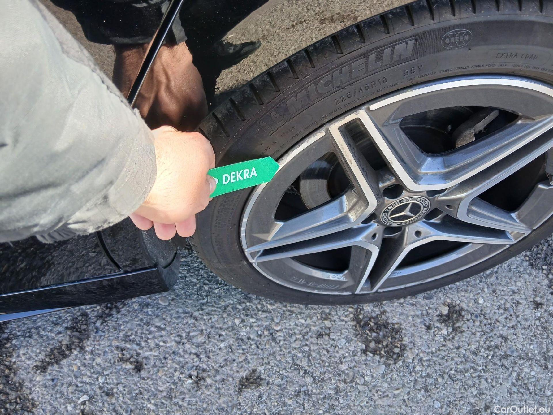  Mercedes  A-Klasse MERCEDES-BENZ Clase A / 2018 / 5P / berlina con portón A 200 #11