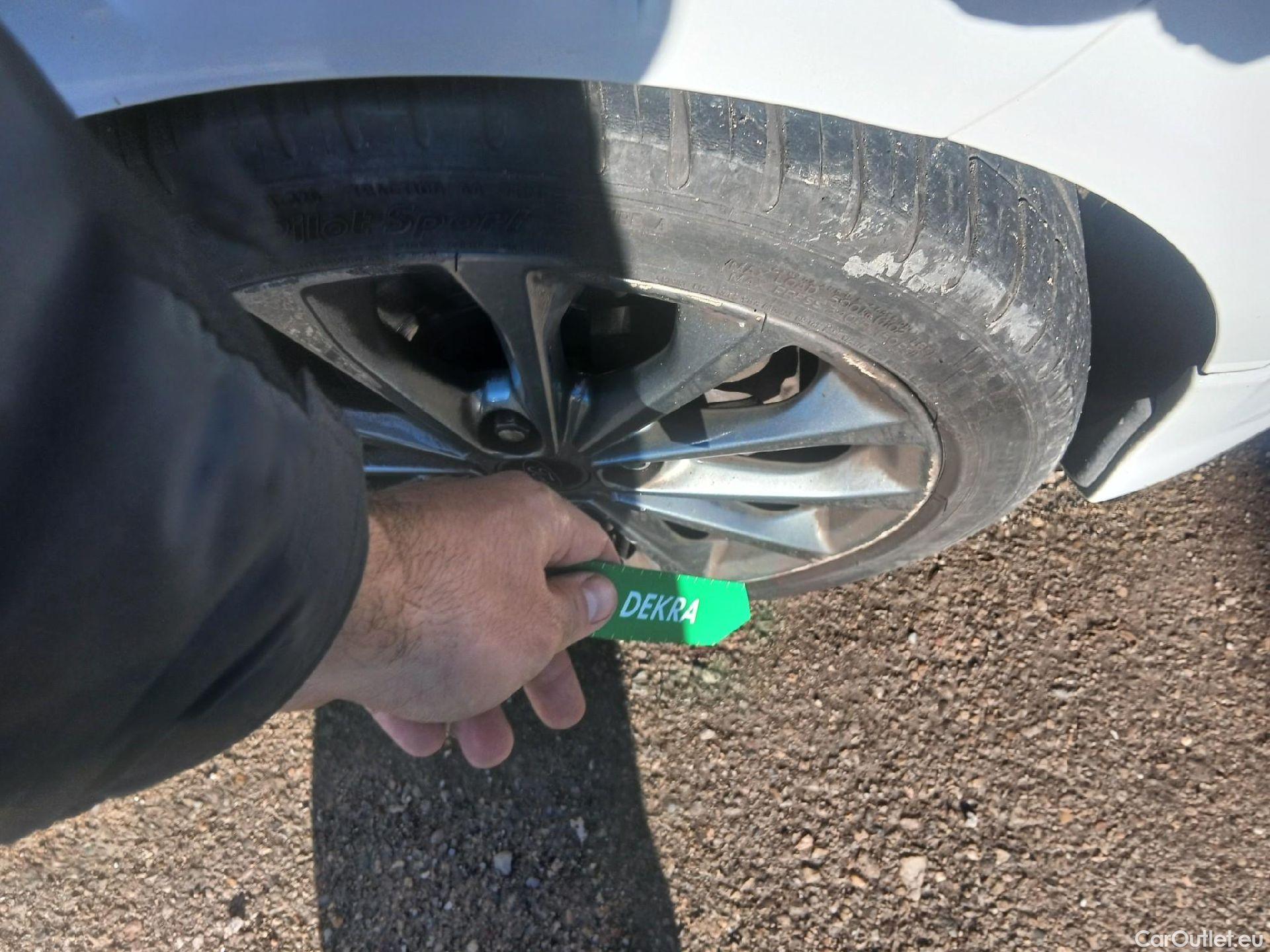  Ford  Fiesta FORD  3p 6G berlina con portón 1.5 TDCi 70kW (95CV) ST-Line 3p #38