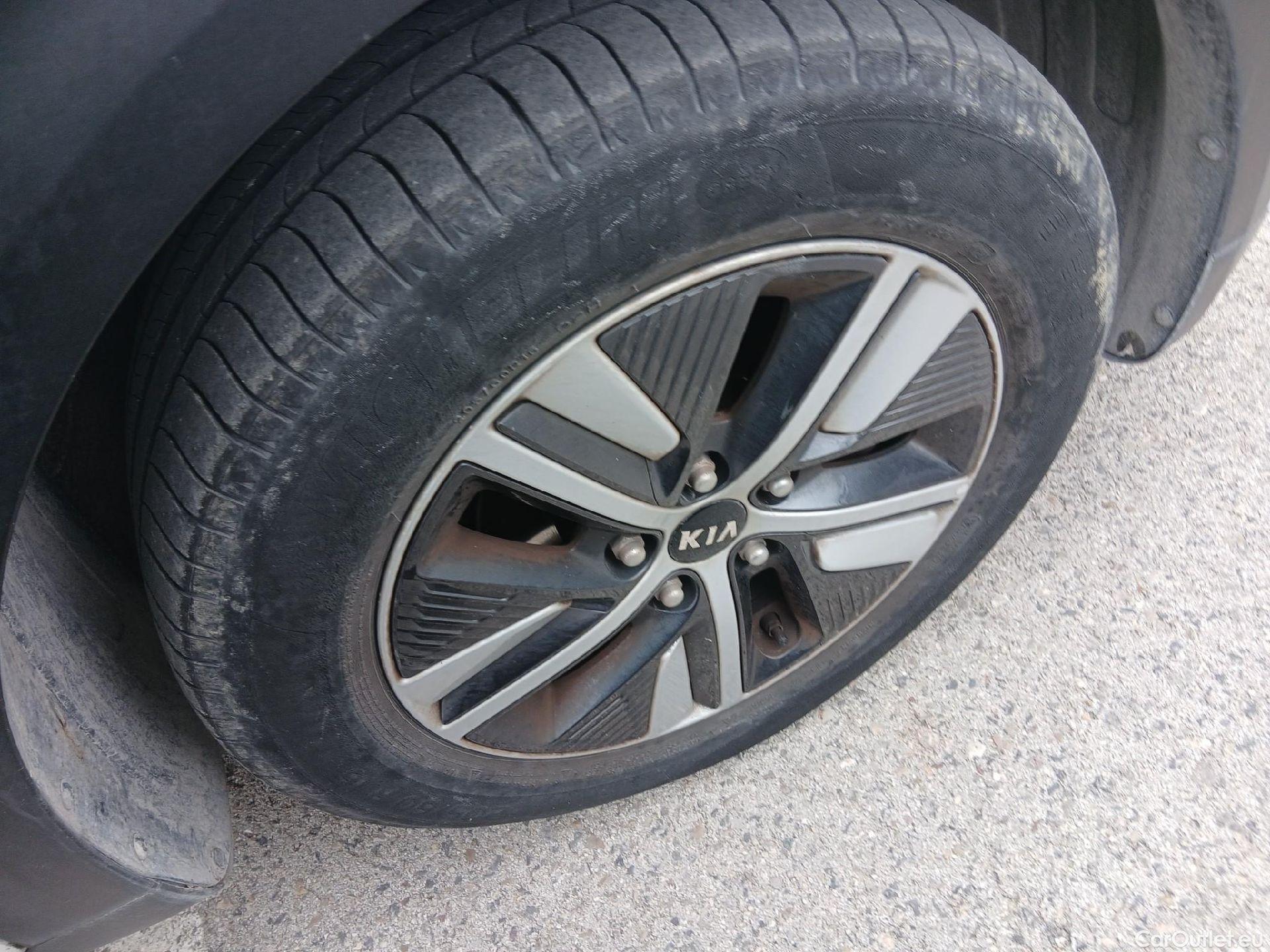  KIA  Niro KIA  / 2019 / 5P / crossover 1.6 GDi HEV 104kW (141CV) Drive #5