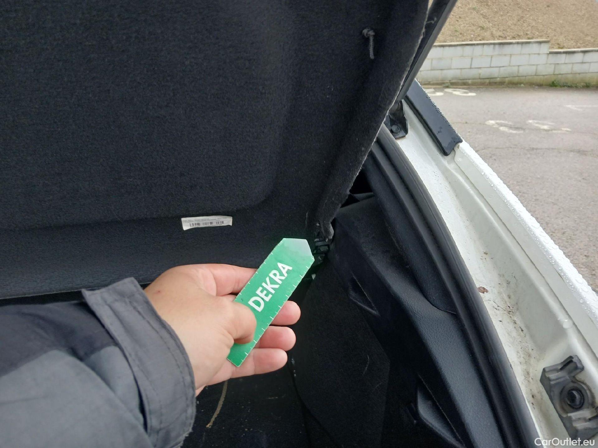  Toyota  C-HR TOYOTA  / 2019 / 5P / todoterreno 2.0 180H Advance #2