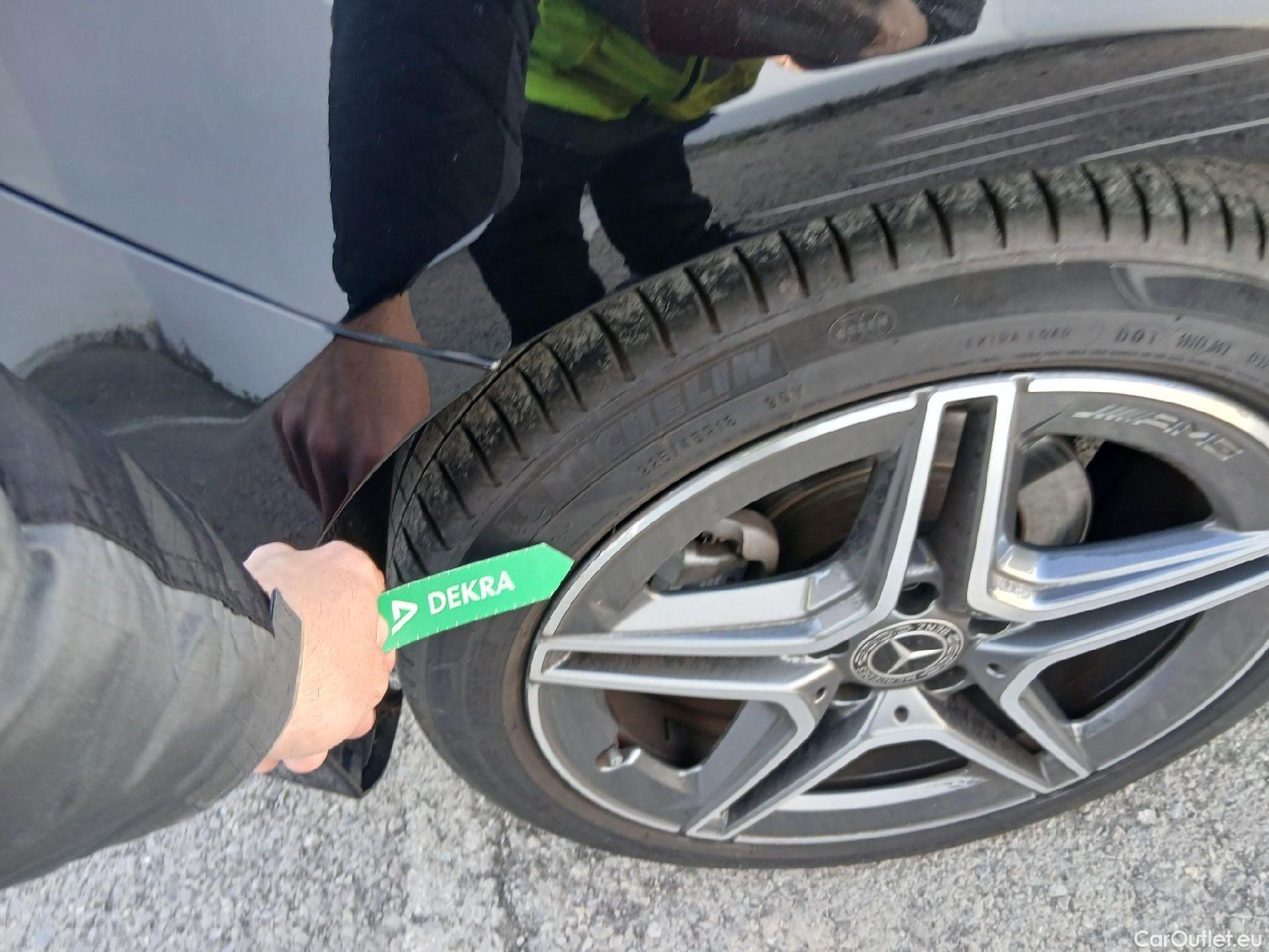  Mercedes  A-Klasse MERCEDES-BENZ Clase A / 2018 / 5P / berlina con portón A 200 #20