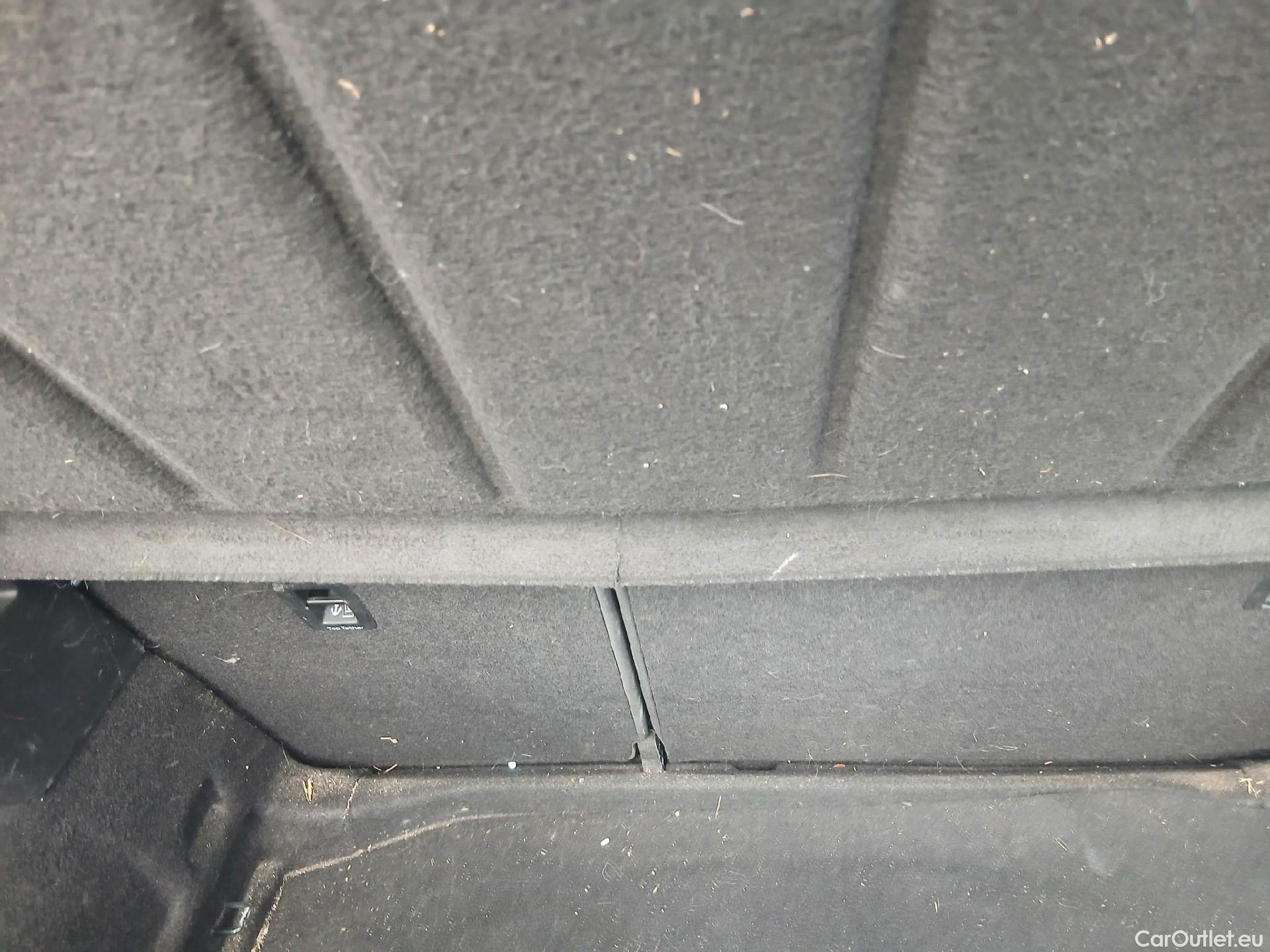  Land Rover  Discovery SEAT Nuevo León / 2020 / 5P / berlina con portón 2.0 TDI 85kW S&S Style Go (AC4) #37