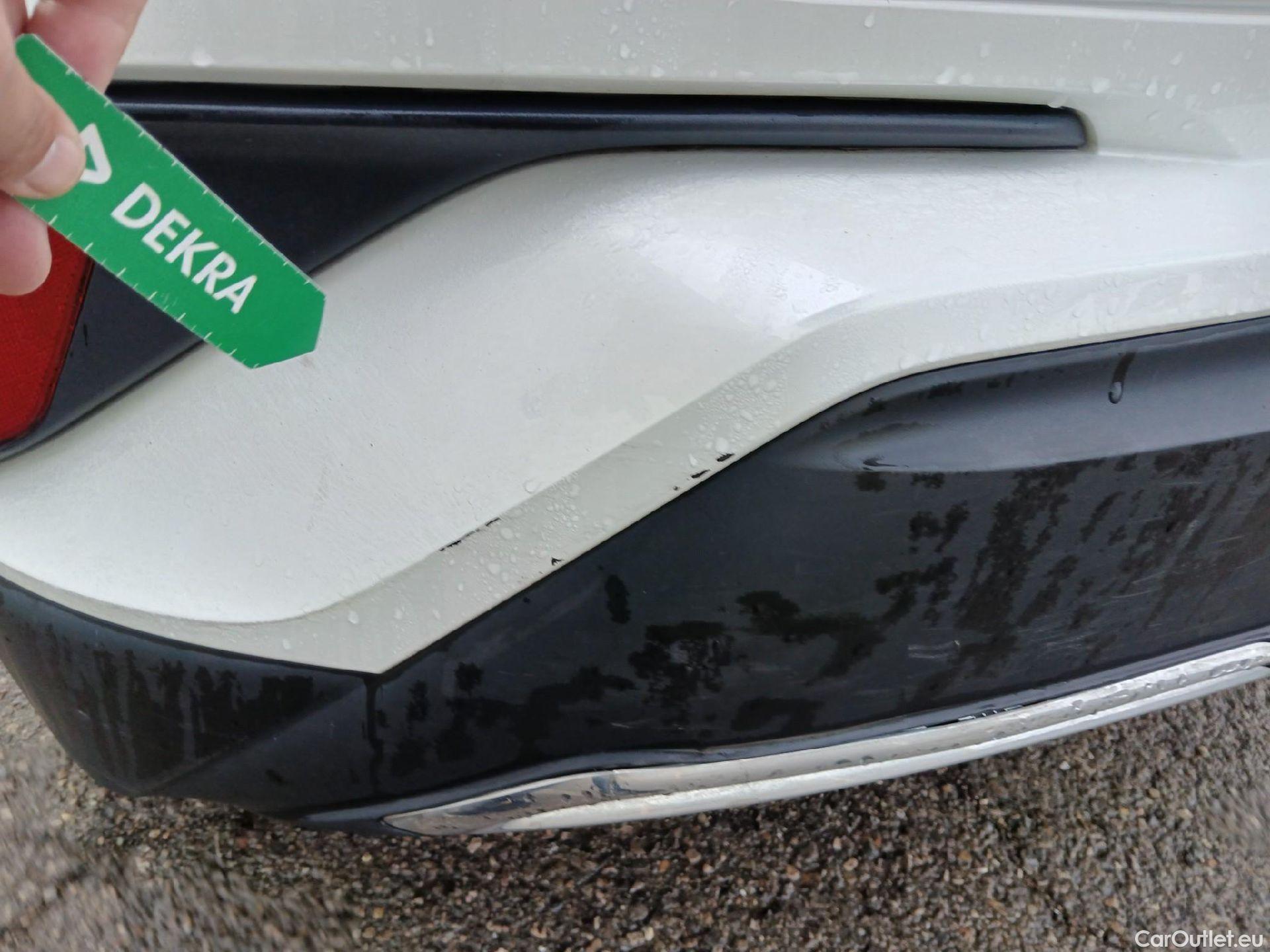  Toyota  C-HR TOYOTA  / 2019 / 5P / todoterreno 2.0 180H Advance #26