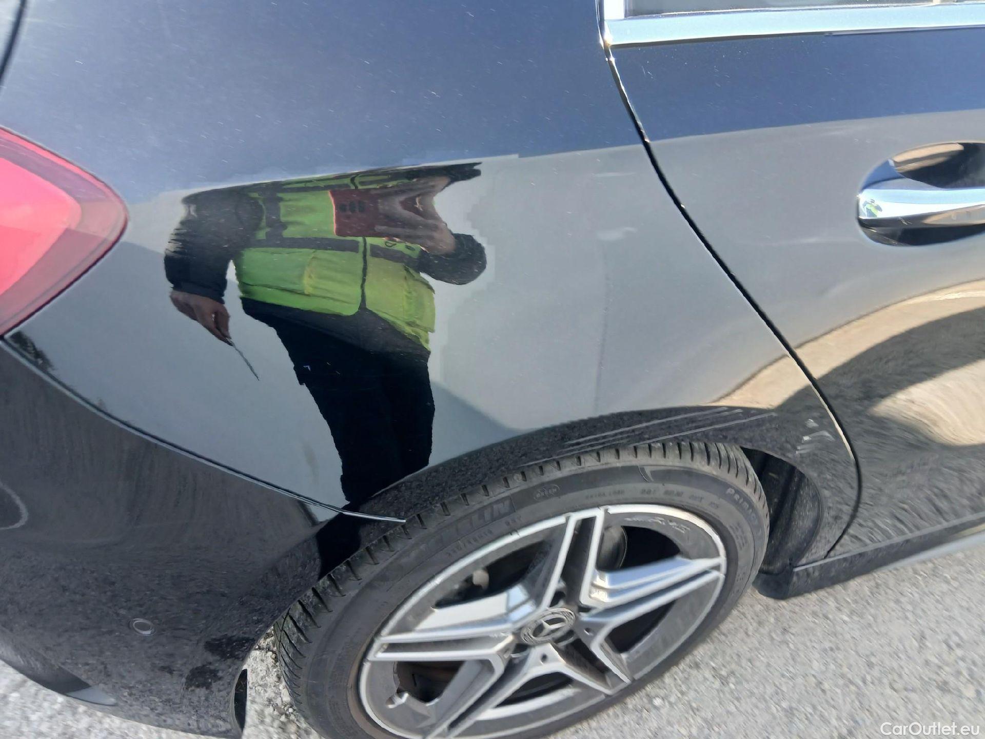  Mercedes  A-Klasse MERCEDES-BENZ Clase A / 2018 / 5P / berlina con portón A 200 #18