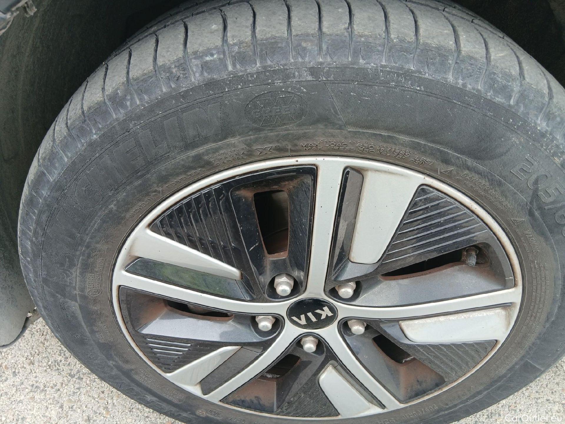  KIA  Niro KIA  / 2019 / 5P / crossover 1.6 GDi HEV 104kW (141CV) Drive #4