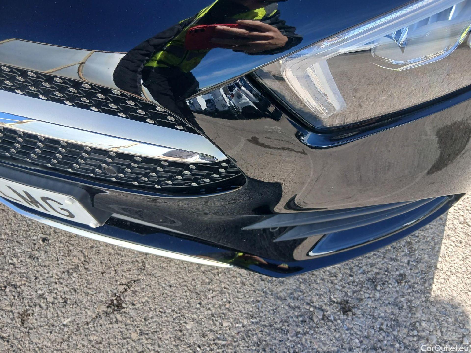  Mercedes  A-Klasse MERCEDES-BENZ Clase A / 2018 / 5P / berlina con portón A 200 #3