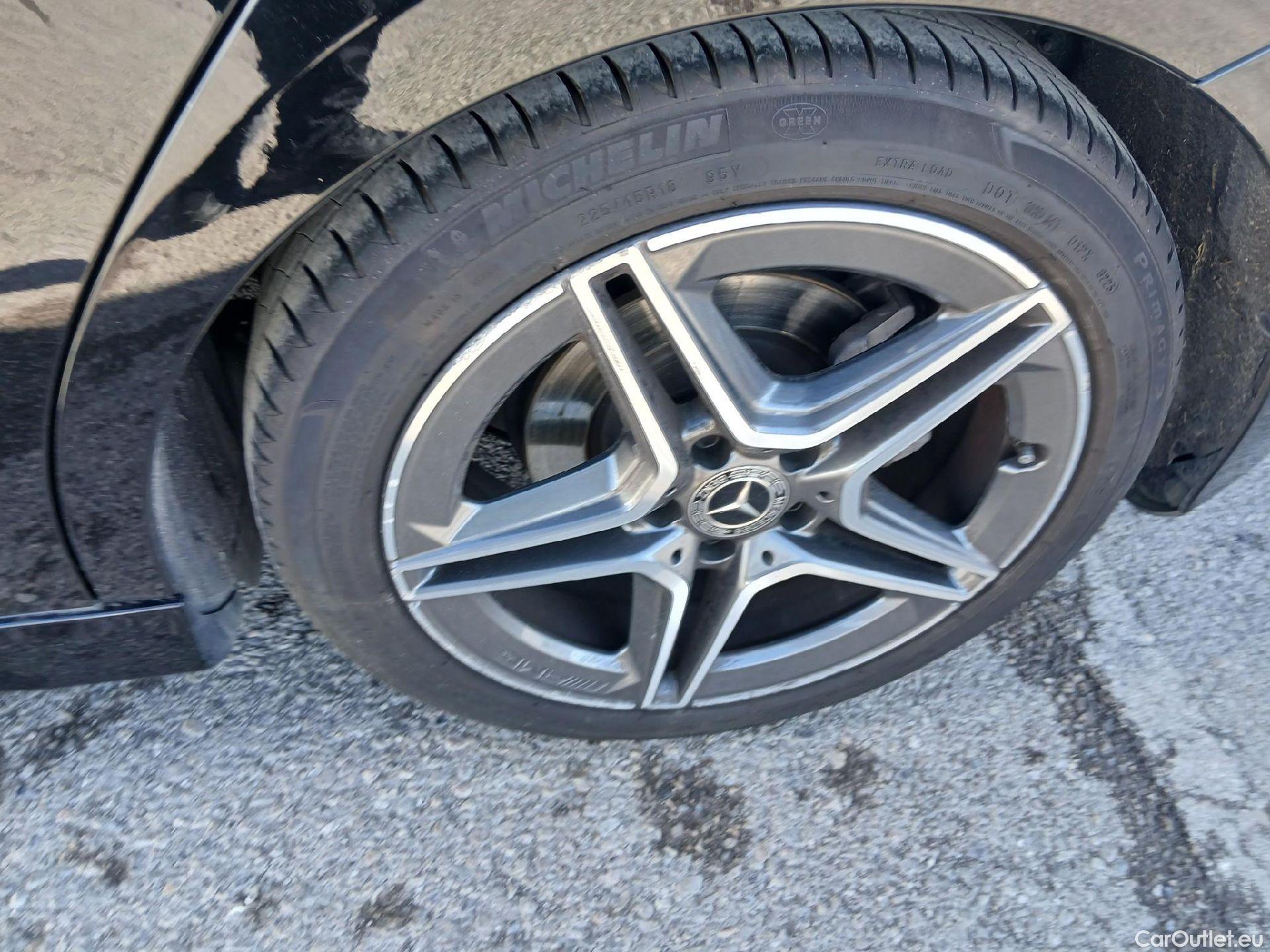  Mercedes  A-Klasse MERCEDES-BENZ Clase A / 2018 / 5P / berlina con portón A 200 #12