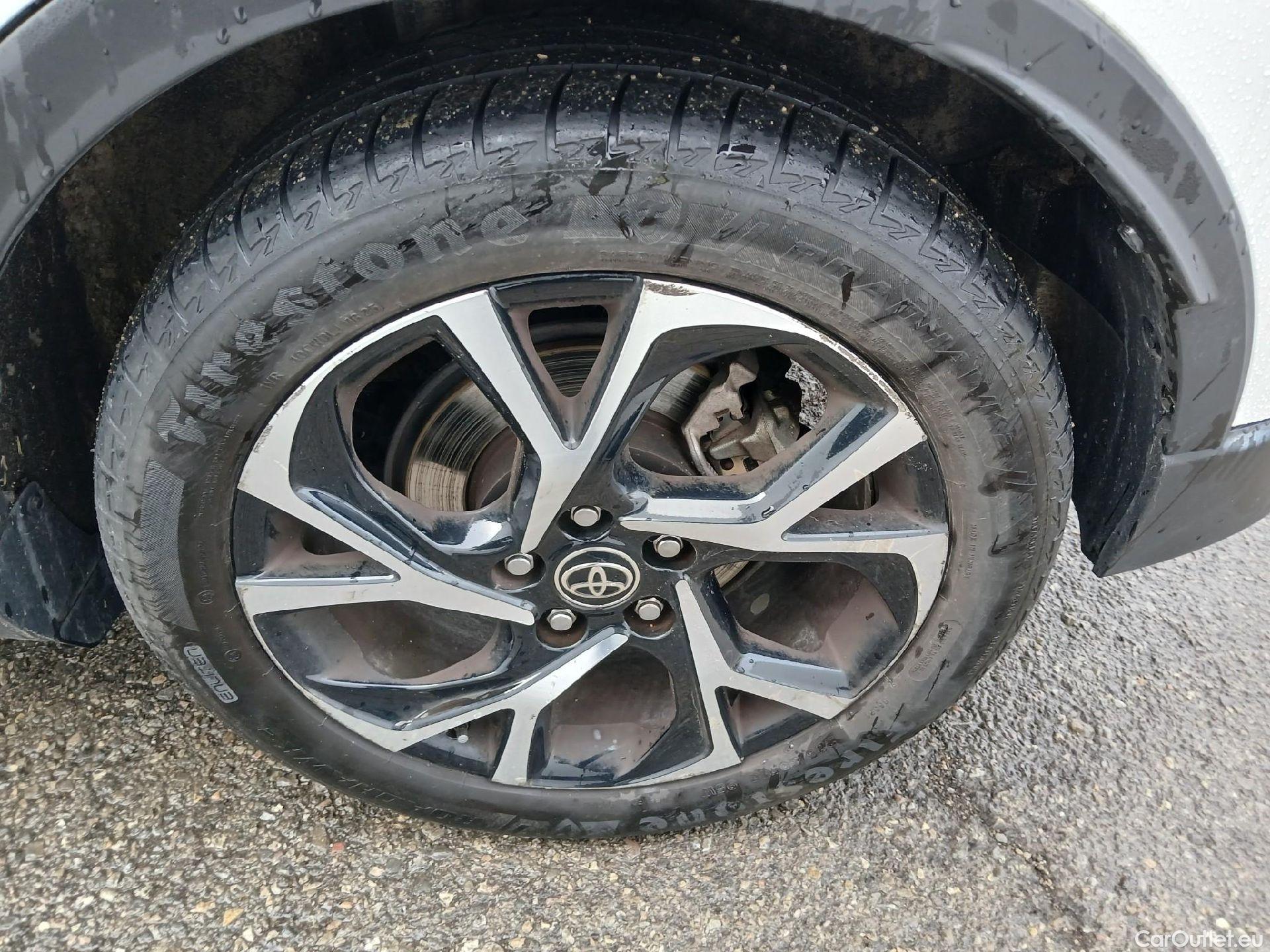  Toyota  C-HR TOYOTA  / 2019 / 5P / todoterreno 2.0 180H Advance #24