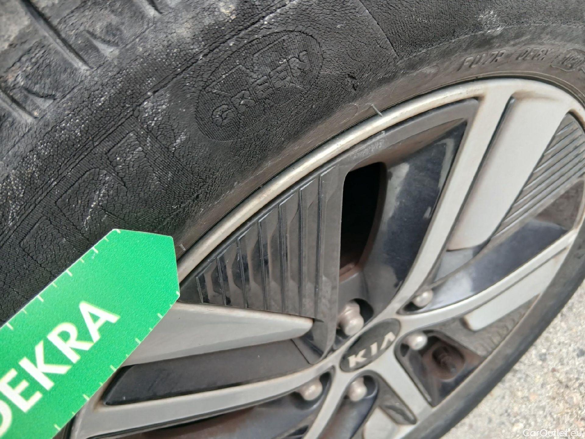  KIA  Niro KIA  / 2019 / 5P / crossover 1.6 GDi HEV 104kW (141CV) Drive #6