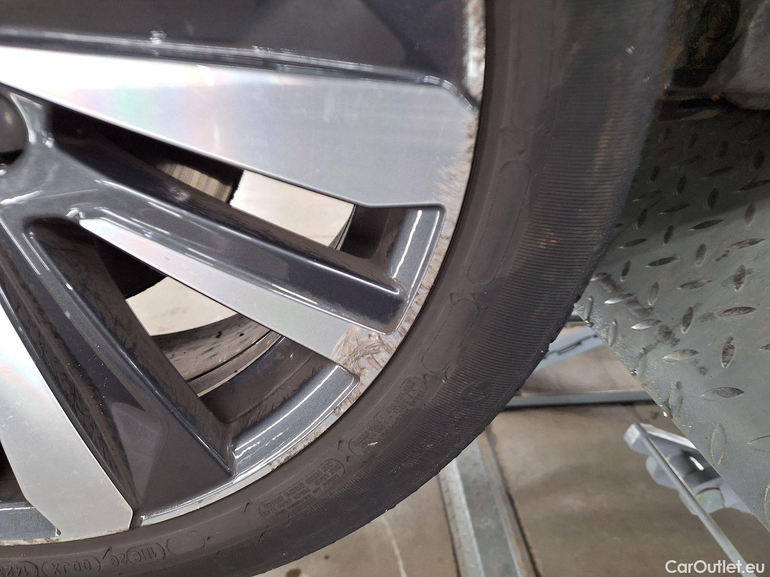  Peugeot  5008 Peugeot,  '16, Peugeot  1.5 BlueHDi 96kW S&S EAT8 GT Line 5d 7pl #17