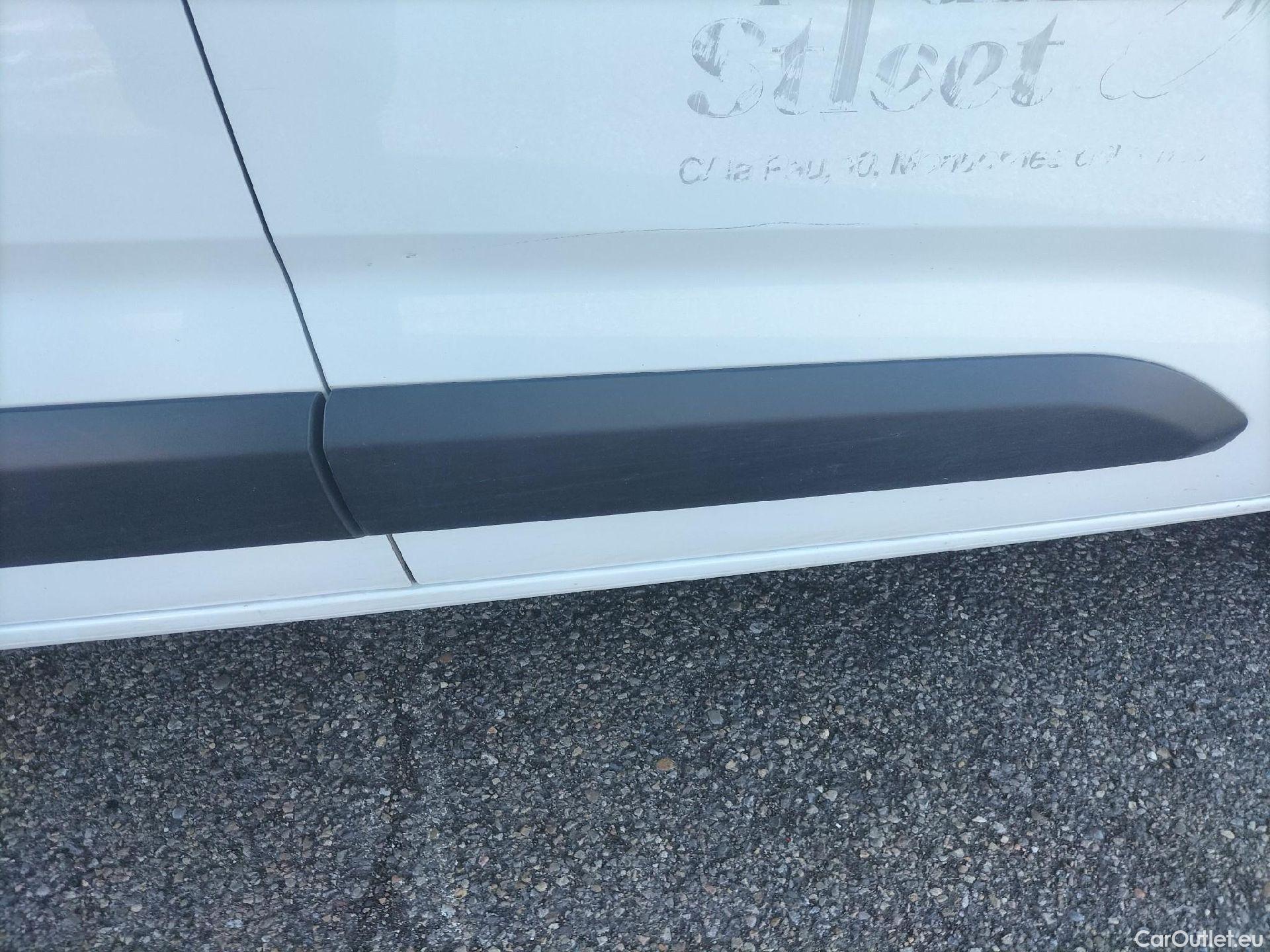  Land Rover  Discovery FIAT Doblò / 2022 / 5P / combi Combi (N1) BlueHDi 1.5 L 100CV (AC) #41