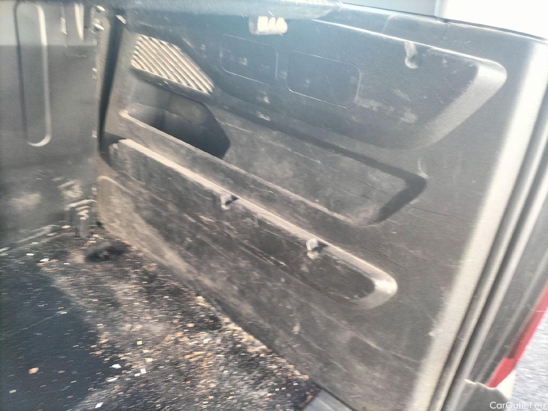  Land Rover  Discovery FIAT Doblò / 2022 / 5P / combi Combi (N1) BlueHDi 1.5 L 100CV (AC) #32