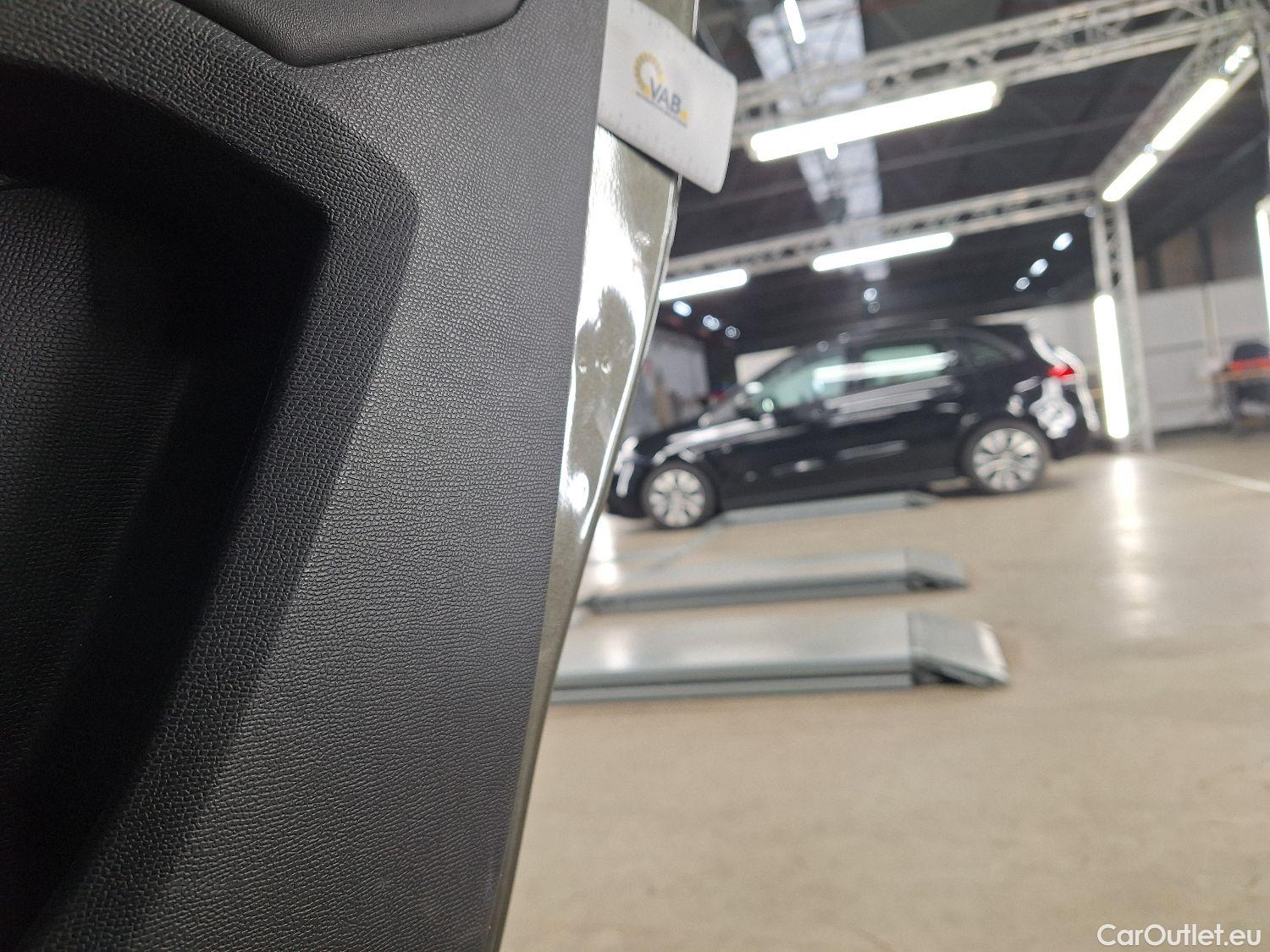  Peugeot  5008 Peugeot,  '16, Peugeot  1.5 BlueHDi 96kW S&S EAT8 GT Line 5d 7pl #33