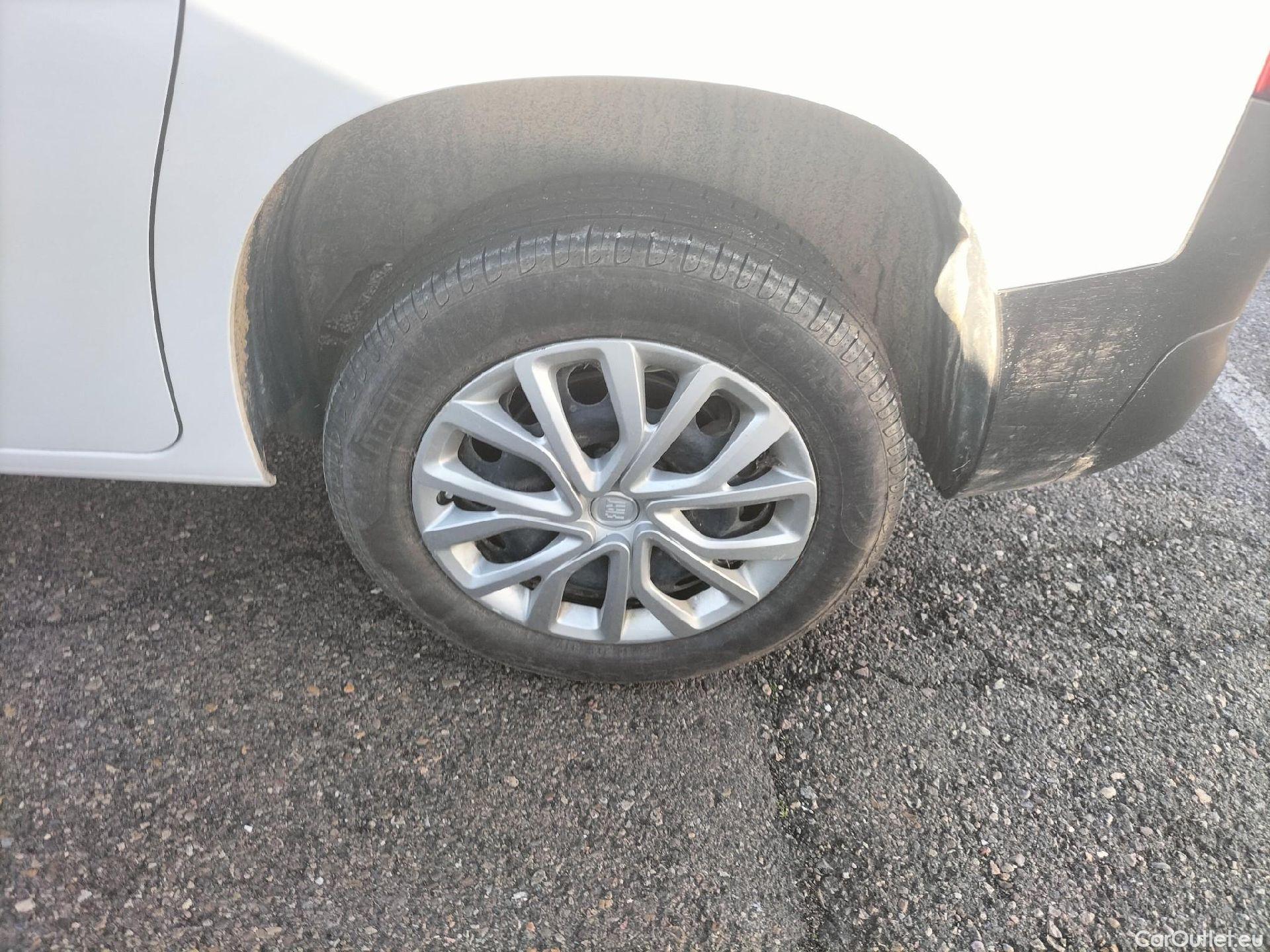  Land Rover  Discovery FIAT Doblò / 2022 / 5P / combi Combi (N1) BlueHDi 1.5 L 100CV (AC) #22