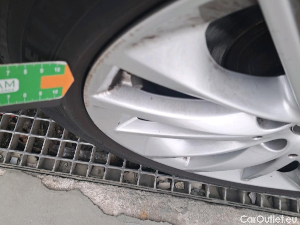  Bmw  Serie 1 BMW  / 2019 / 5P / berlina con portón 118i #17