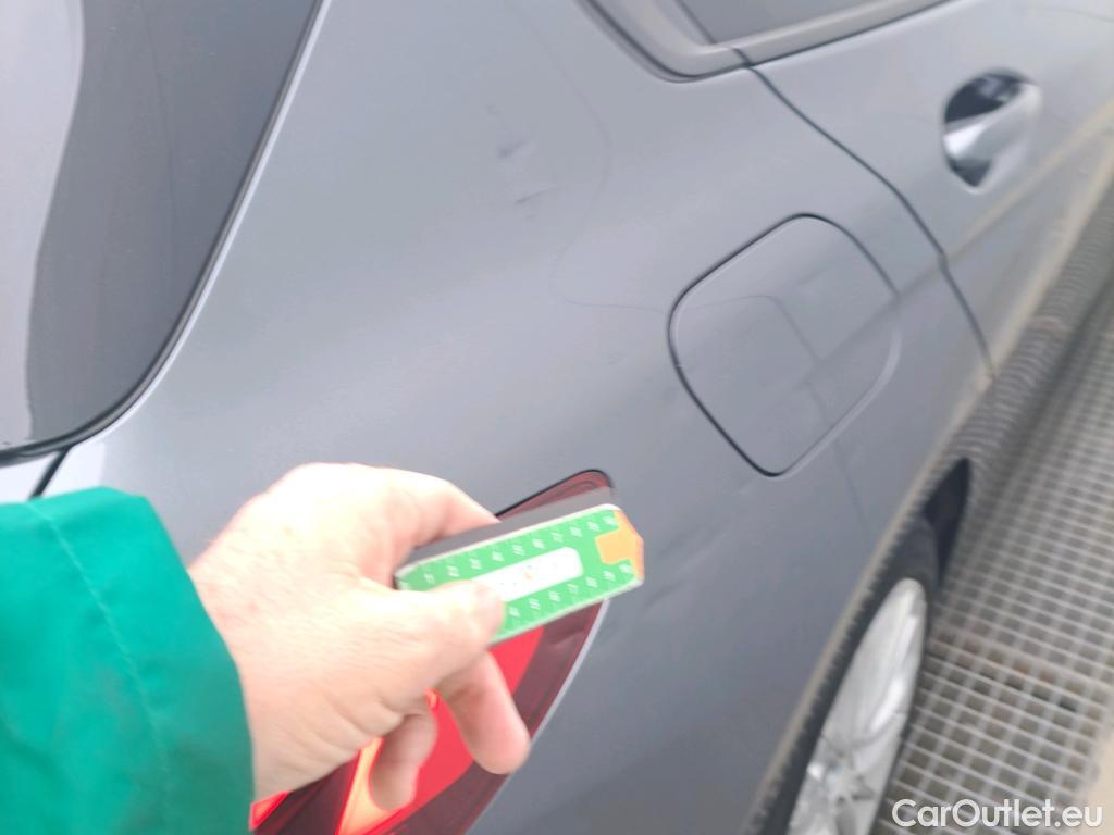  Bmw  Serie 1 BMW  / 2019 / 5P / berlina con portón 118i #3