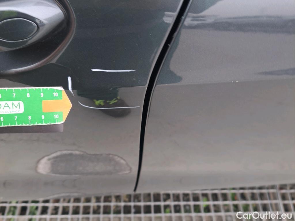  Bmw  Serie 1 BMW  / 2019 / 5P / berlina con portón 118i #2